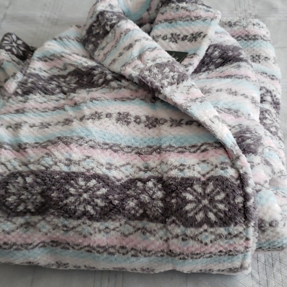 Laura Ashley Printed Fluffy ROBE Soft Warm NEW NWT - Picture 6 of 8